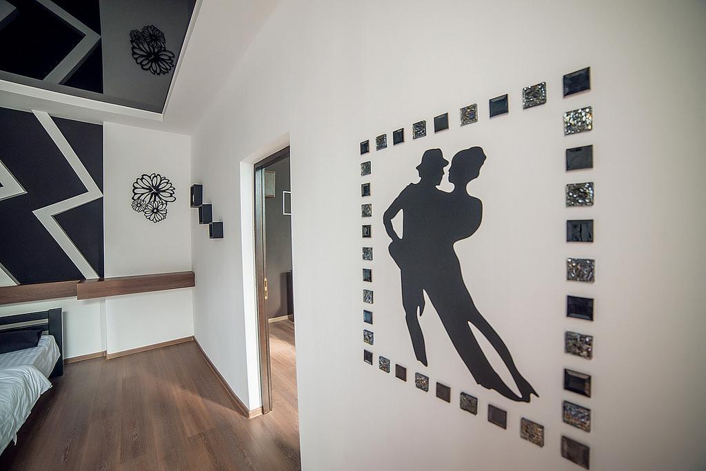 Apartments Zefir リヴィウ エクステリア 写真