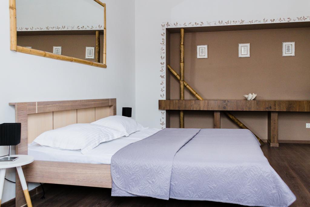 Apartments Zefir リヴィウ エクステリア 写真