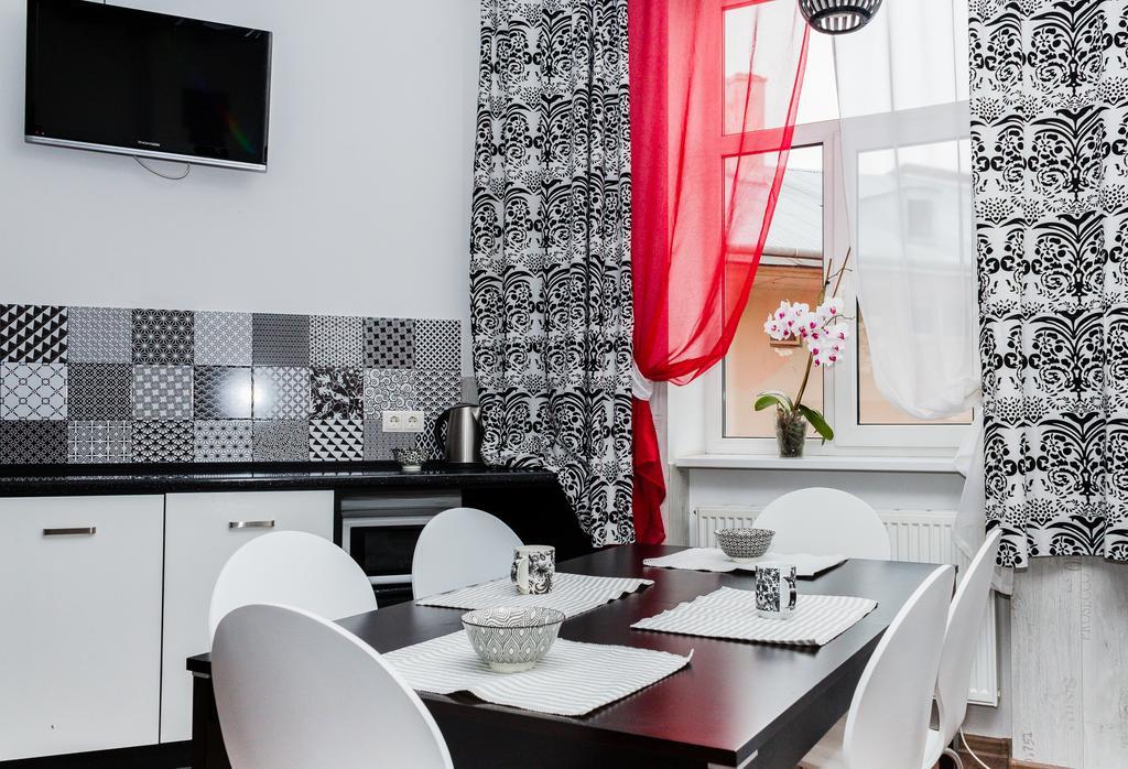 Apartments Zefir リヴィウ エクステリア 写真