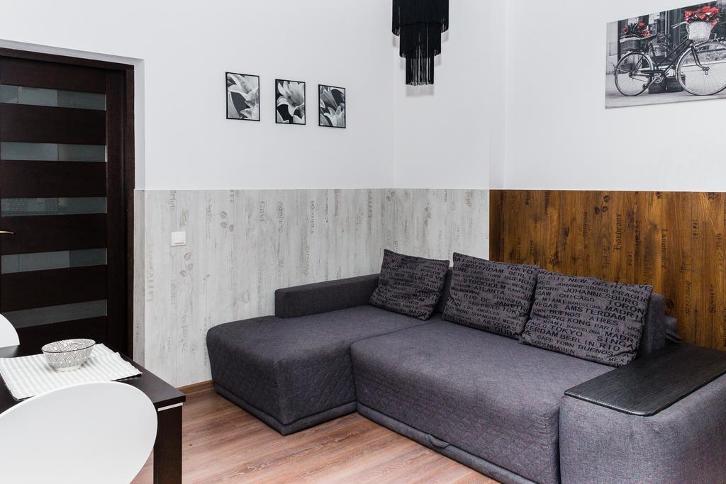 Apartments Zefir リヴィウ エクステリア 写真